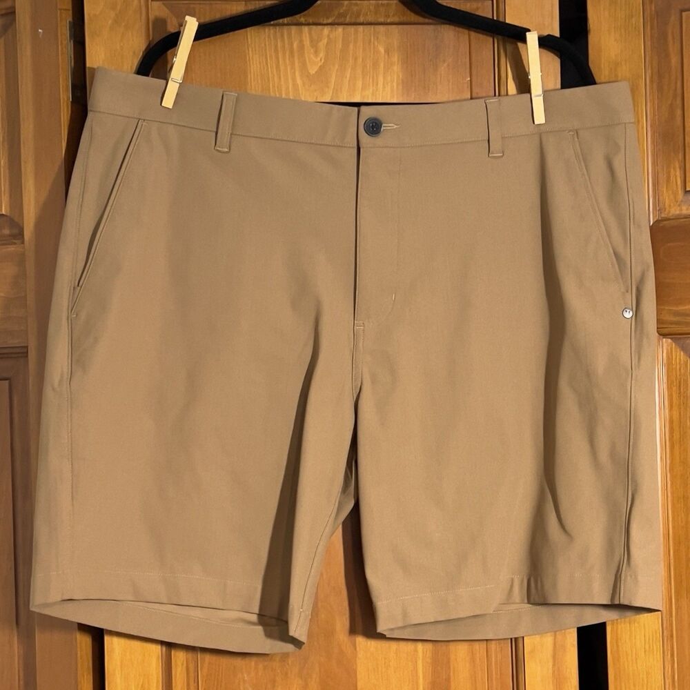 Vuori Meta Short 8" Men's Khaki Tan Chino Performance Shorts Size 38